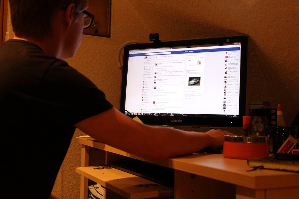 A fost descoperită o vulnerabilitate a Facebook. Un tânăr de 18 ani a spart mai multe conturi ale unor necunoscuți. Atenție! Ți se poate întâmpla și ție