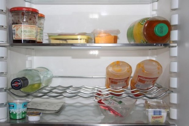 Cum să cureți frigiderul în câteva minute, cu ajutorul unui fruct