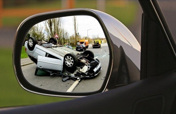 Grav accident rutier în Sibiu: Şoferul unei maşini a murit pe loc