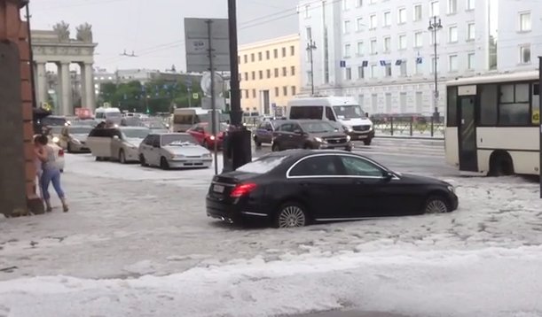 Sankt Petersburg a fost acoperit de gheaţă în plină vară - VIDEO