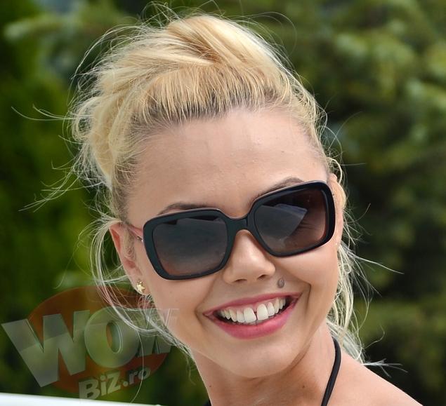 Denisa Răducu a murit! Fosta cântăreață este condusă pe ultimul drum - LIVE VIDEO 462442