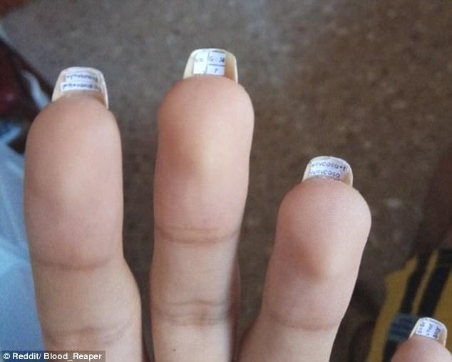 Cea mai tare metodă de copiat! Nimeni nu se va prinde. Cum a reușit o tânără să-și păcălească profesorii 466573