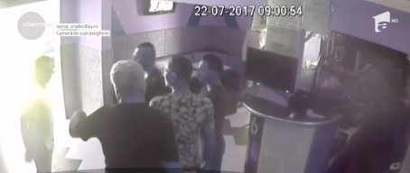 VIDEO - Imagini şocante surprinse de camerele de supraveghere ale unui bar din Vâlcea! A fost bătut crunt