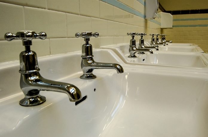 Motivul pentru care britanicii au la chiuvetă robinete separate pentru apa caldă și apa rece