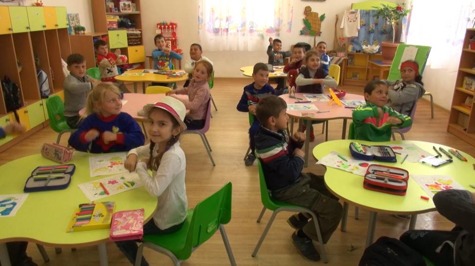 6.430 de copii, tineri și famiile lor se bucură de acces la educație și la servicii sociale prin proiectul „Ajută un sat. Schimbă o țară 2016-2017” 467021