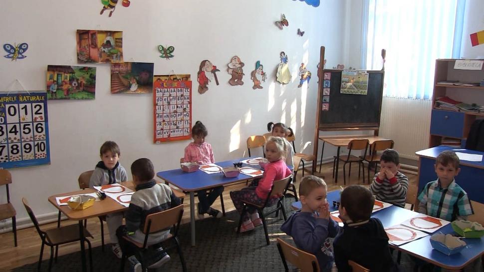 6.430 de copii, tineri și famiile lor se bucură de acces la educație și la servicii sociale prin proiectul „Ajută un sat. Schimbă o țară 2016-2017” 467024