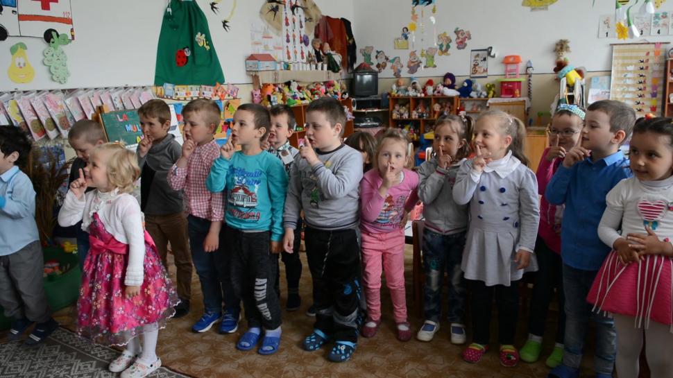 6.430 de copii, tineri și famiile lor se bucură de acces la educație și la servicii sociale prin proiectul „Ajută un sat. Schimbă o țară 2016-2017” 467026