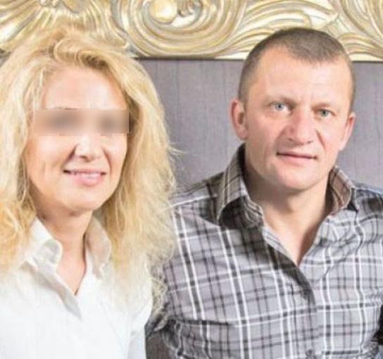 Un fotbalist român a redeschis războiul cu soţia. Au divorţat, dar nu se înţeleg la bani! 467154