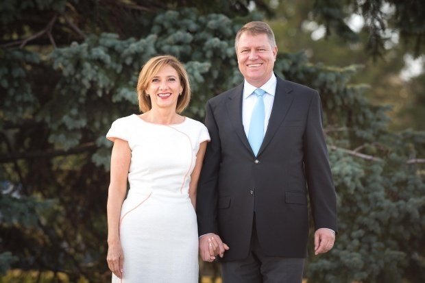 Klaus Iohannis, vizită privată în Parâng. Cum a fost fotografiat cuplul prezidențial