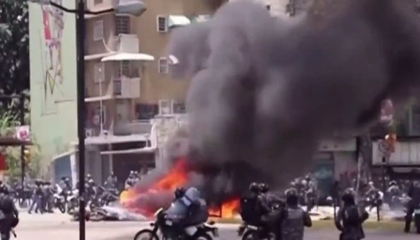 Manifestări violente în Venezuela. Mai mulți morţi şi răniţi înainte de alegeri - VIDEO