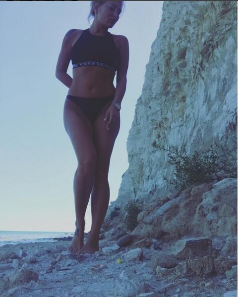 FOTO - Silueta Deliei face din nou ravagii! Cum a apărut artista in vacanță 467559