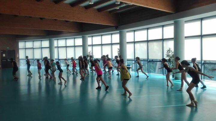 Balerini din întreaga lume dansează împreună în Italia 469604