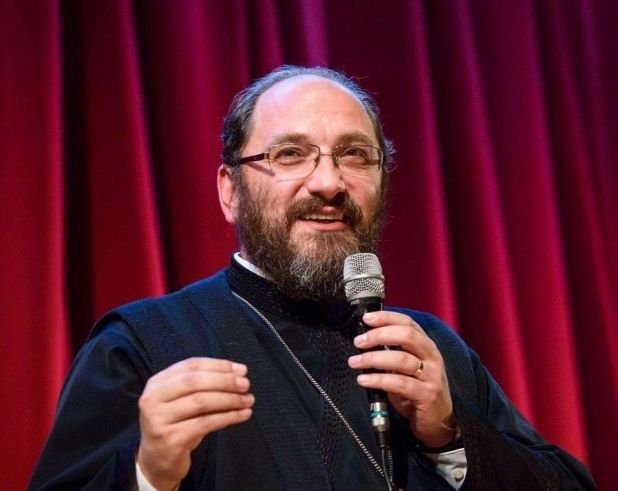 Preotul Constantin Necula, apel către credincioși: &quot;Suntem o ţară sub cod roşu&quot;
