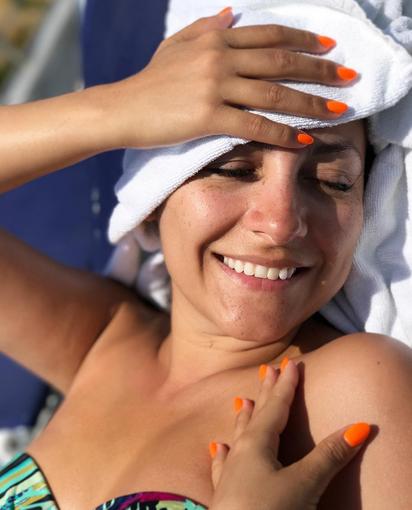 Andra a renunţat la machiaj şi prietenii au fost surprinşi să vadă cum arată cu adevărat: ”Ai pistrui?!” 469916