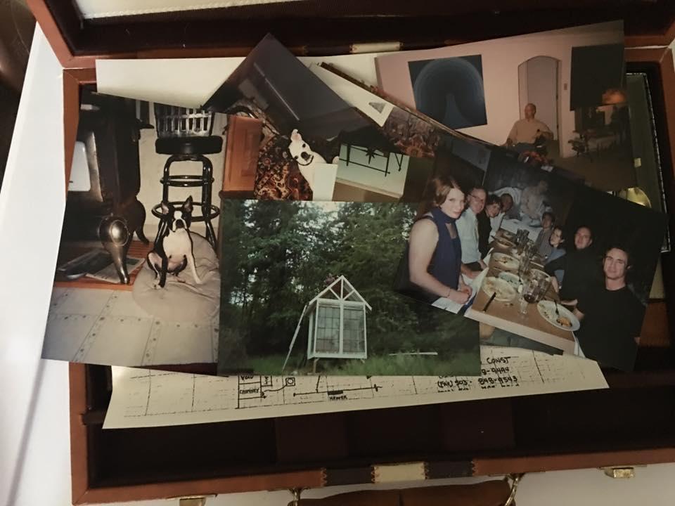 Au început să își renoveze casa. Când au spart plafonul unei camere au avut parte de surpriza vieții lor 469820