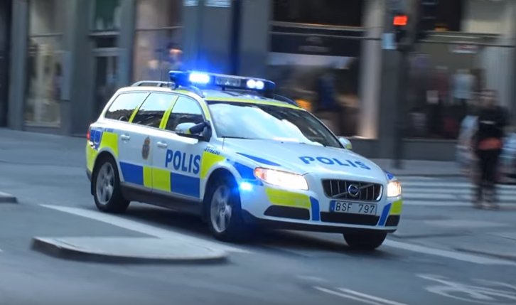 O maşină a lovit un grup de pietoni, în Stockholm. Mai multe persoane sunt în strare gravă