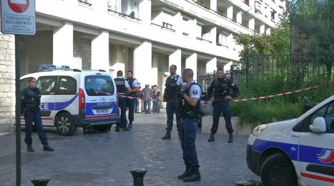 Alertă de securitate la Paris. Mai mulţi militari au fost loviţi de un vehicul - VIDEO