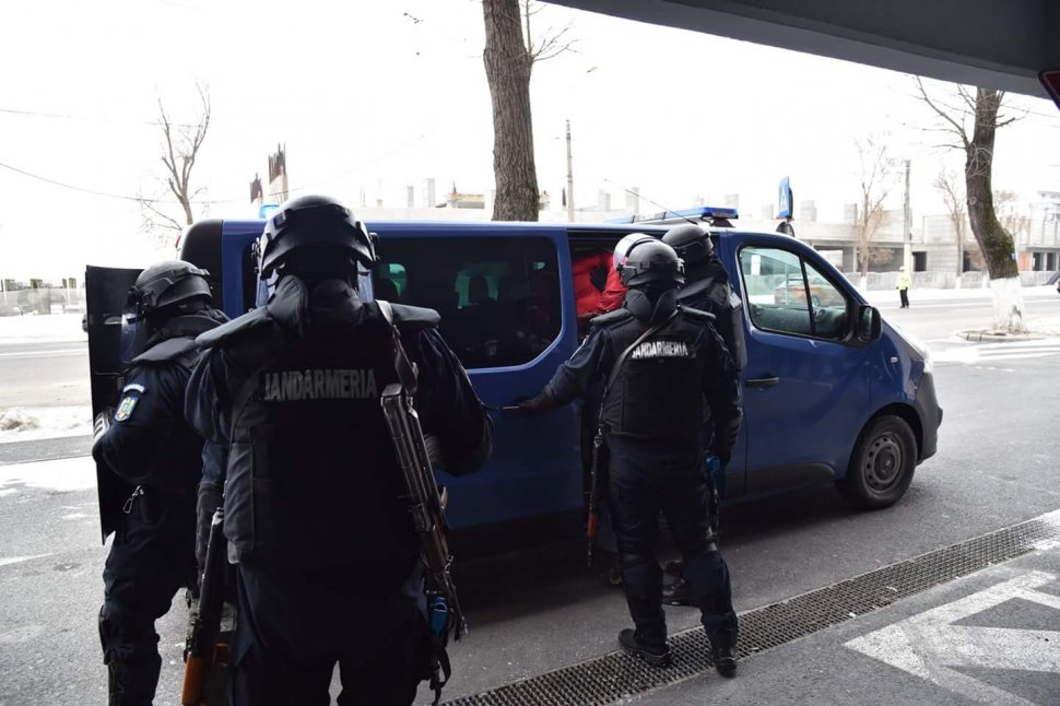 Înalt ofițer din cadrul Jandarmeriei Române, arestat pentru 30 de zile, după ce a fost ridicat de mascați de pe aeroportul Otopeni