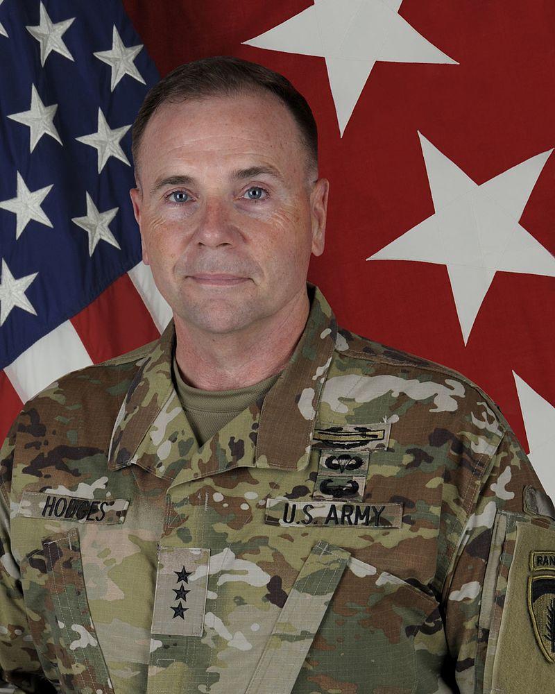 Klaus Iohannis l-a decorat pe comandantul Armatei SUA în Europa 470200