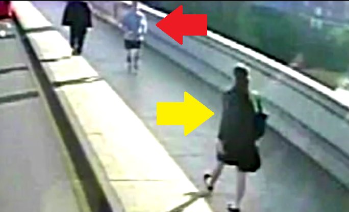 Momentul șocant în care un bărbat împinge o femeie în fața unui autobuz în Londra - VIDEO 