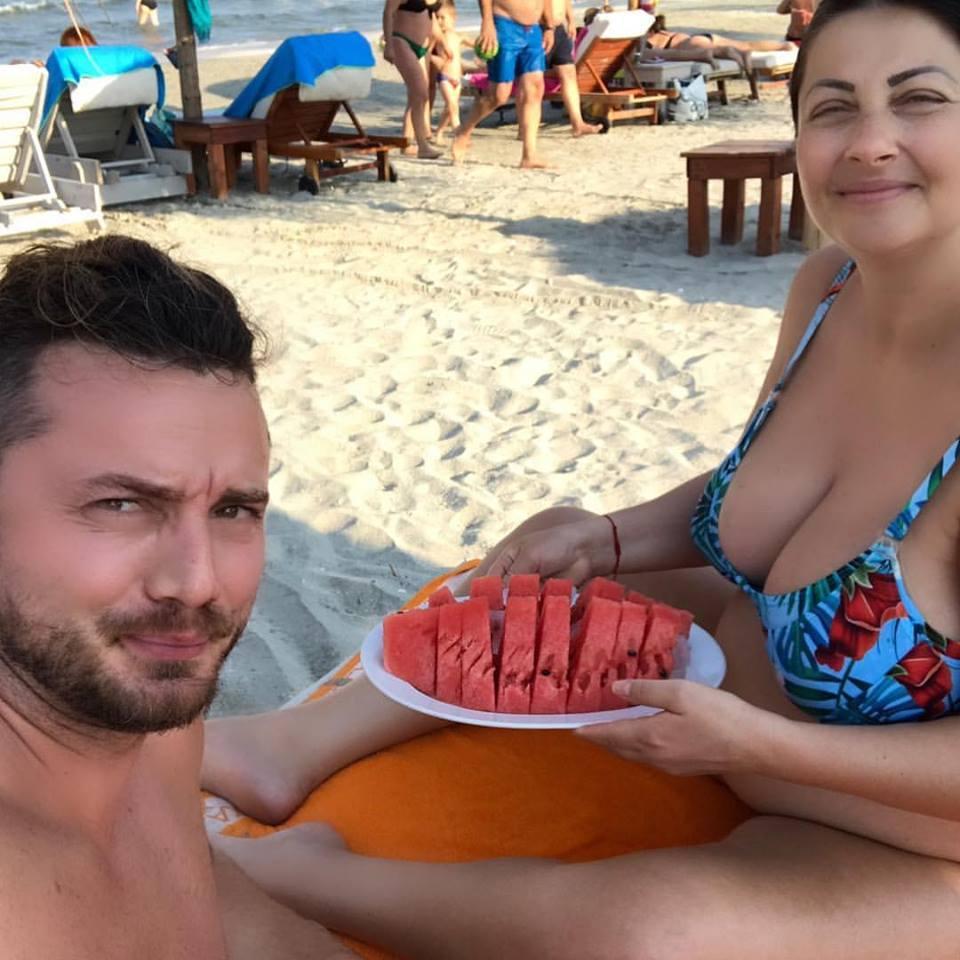 A pozat-o pe Gabriela Cristea în costum de baie! Prietenii au văzut instant acest detaliu din fotografie 470066