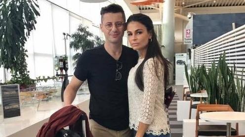 Panică pentru o vedetă celebră din România, la bordul unui avion. Aeronava a avut probleme la aterizare  470841