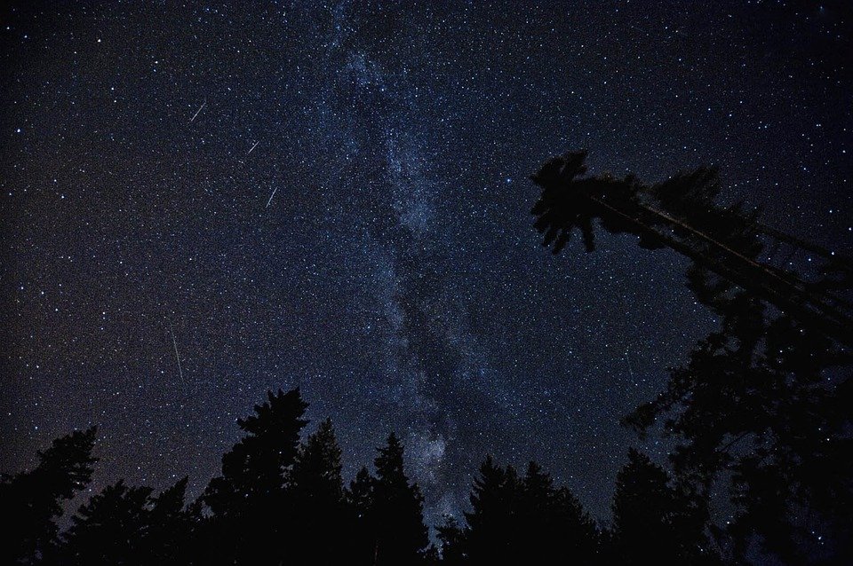 PERSEIDE 2017. Cea mai spectaculoasă ploaie de stele, curentul de meteori Perseide, se va vedea pe cerul României