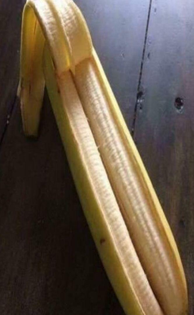 I se părea că banana cumpărată din piață arăta ciudat, dar nu se aștepta la așa ceva! Ce a descoperit după ce i-a rupt coaja 471421