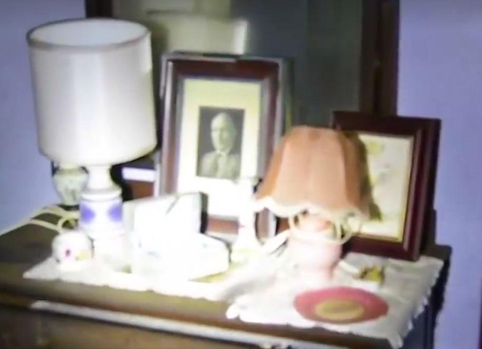 Se plimbau printr-o pădure când au dat peste o casă abandonată. Arăta ca un castel părăsit. Când au intrat înăuntru au avut un adevărat șoc. „Nu se poate așa ceva!” (GALERIE FOTO+VIDEO) 471942