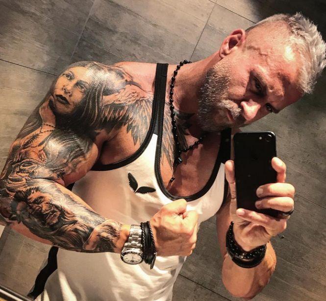 Acest tânăr a cheltuit o avere ca să arate ca un moș. Prietenii credeau că a înnebunit, dar acum toți vor să fie ca el. Cum arată – GALERIE foto 472287