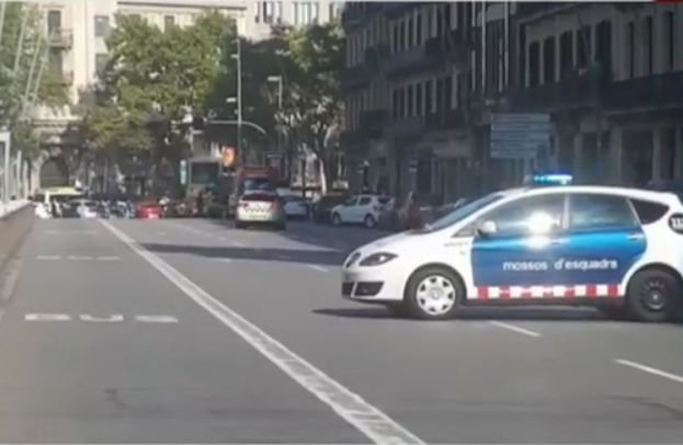 Atac terorist la Barcelona! Ce au surprins jurnaliștii pe o stradă a orașului. Este imaginea durerii (FOTO)