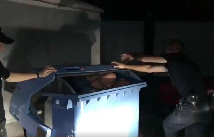 Polițiștii au fost chemați să investigheze o posibilă bombă într-un tomberon. Nu le-a venit să creadă ce văd ochilor atunci când au ridicat capacul (FOTO+VIDEO) 472346