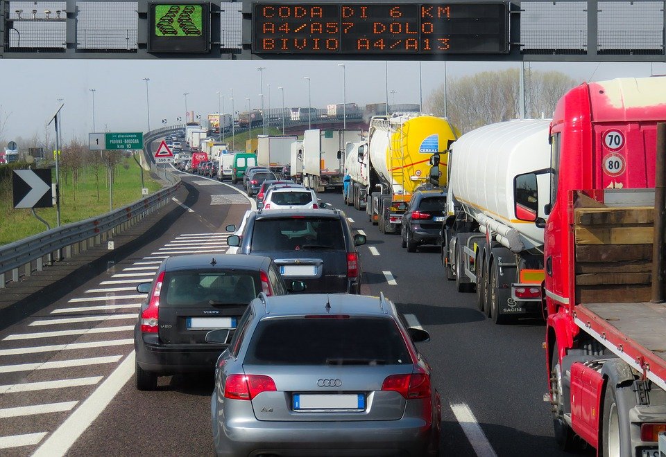 Român amendat de autoritățile din Germania pentru un gest banal în trafic