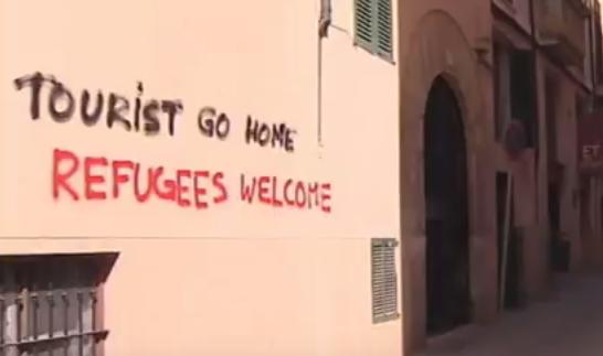 Turiștii din Barcelona, loviți cu ouă de localnicii nemulțumiți de aglomerație 472100