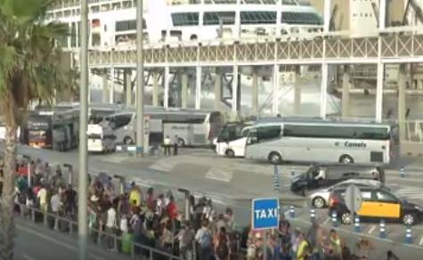 Turiștii din Barcelona, loviți cu ouă de localnicii nemulțumiți de aglomerație 472101