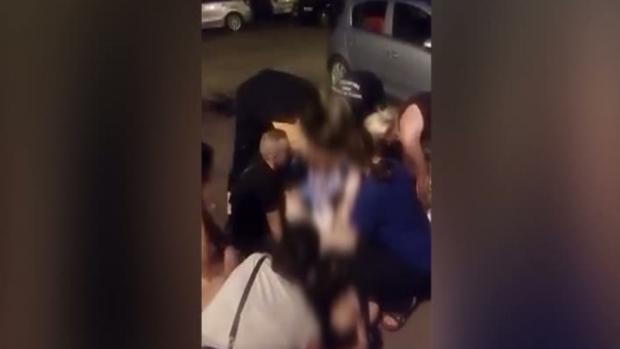 Scene inedite în fața unui bloc din Oradea! Oamenii au auzit țipete și au ieșit cu capul pe geam. Nu le-a venit să creadă ce văd (FOTO)  472605