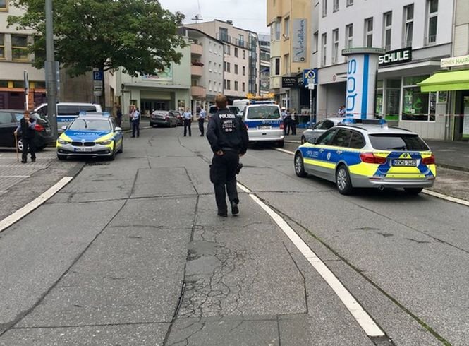 Teroare în Germania. O persoană a murit înjunghiată, alta e rănită grav! Atacatorul a fugit