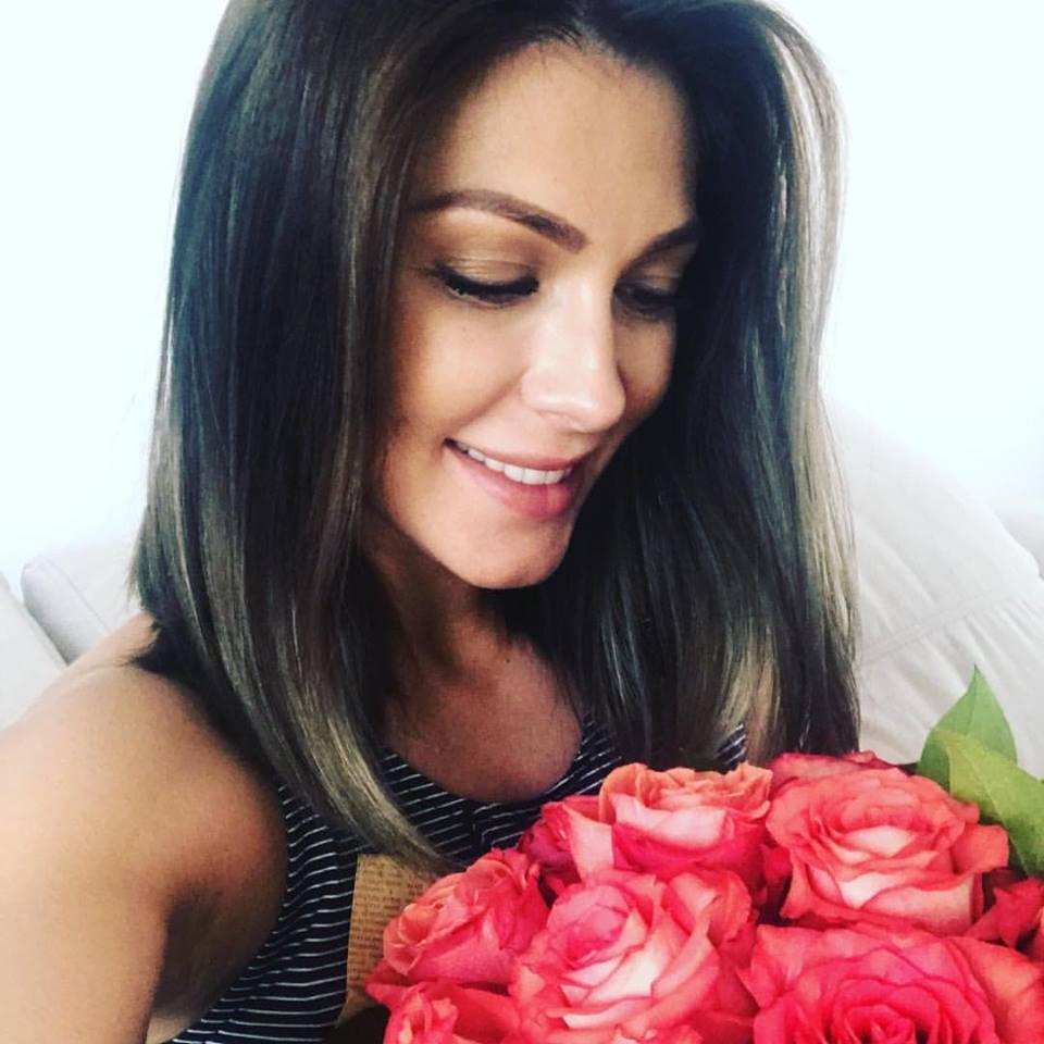 Ilinca Vandici nu mai arată așa cum o știai de la televizor. Schimbare de look la o lună de când a devenit mamă 472785