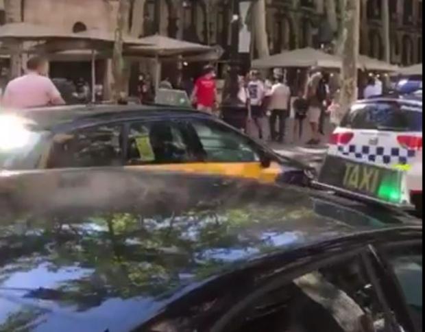 Alertă la Barcelona. Poliţia a evacuat Placa de Catalunya - VIDEO 473128