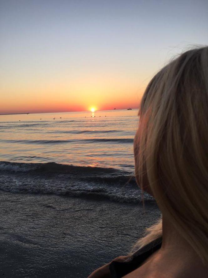 Apariţie de senzaţiei a Elenei Udrea la malul mării. Cum arată în costum de baie 472991