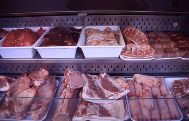 Mii de persoane ar putea fi infectate cu hepatită, după ce au consumat carne de porc dintr-un mare lanț de supermarketuri
