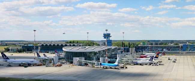 Aeroportul Internaţional Henri Coandă deschide noi posturi de control al documentelor, pentru diminuarea aglomerației de la ghișee