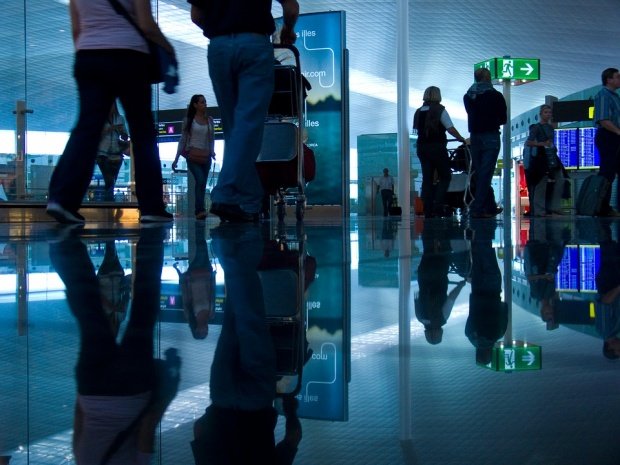 Aeroportul londonez Stansted a fost evacuat, după descoperirea unui pachet suspect