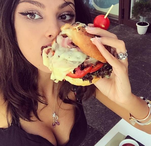 O norocoasă! Mădălina Ghenea face eforturi pentru a se îngrăşa după sarcină: ”Mănânc foarte mult!” 473892