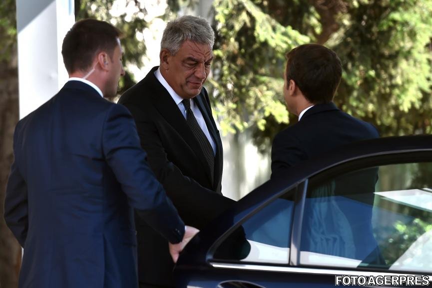 Întâlnire între Emmanuel Macron și premierul Mihai Tudose, la Vila Lac 1