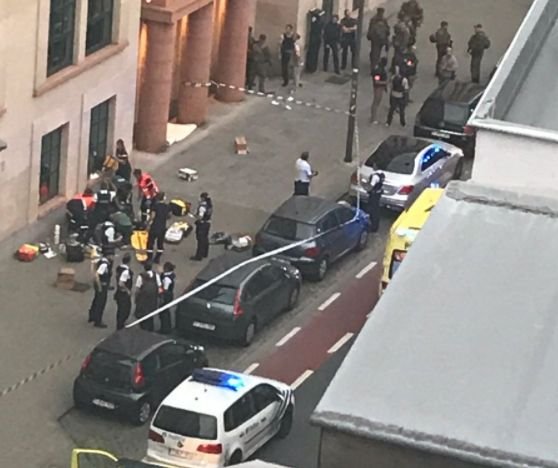 Atac la Bruxelles: Bărbat împușcat mortal, după ce a înjunghiat cu maceta mai mulți soldați. Parchet: Atacul este considerat terorist