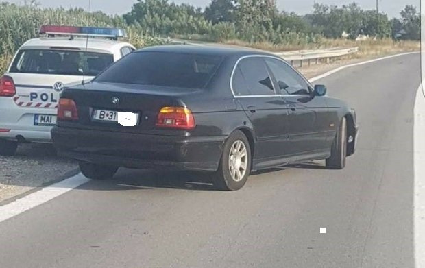 Atenție! Un BMW negru misterios "terorizează" șoferii pe Autostrada A1. Iată ce nu trebuie să faci ca să eviți capcana