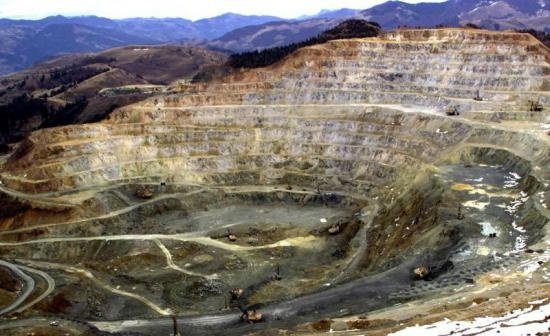 Cât câștigă șefii proiectului minier Roșia Montană, aflat în litigiu. Salariile CEO-ului și directorului comercial Gabriel Resources au fost majorate anul acesta  
