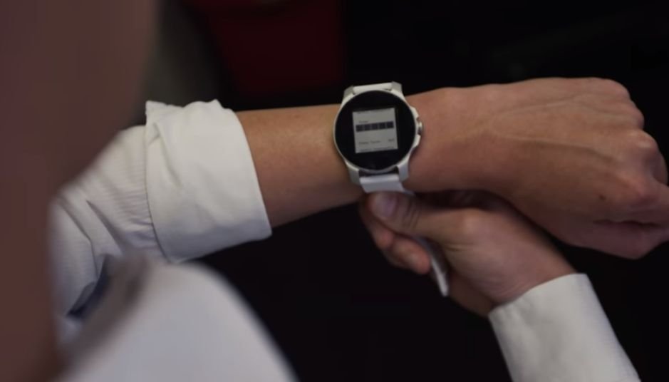 A apărut un smartwatch care nu trebuie încărcat niciodată: preia energia din corpul tău - VIDEO