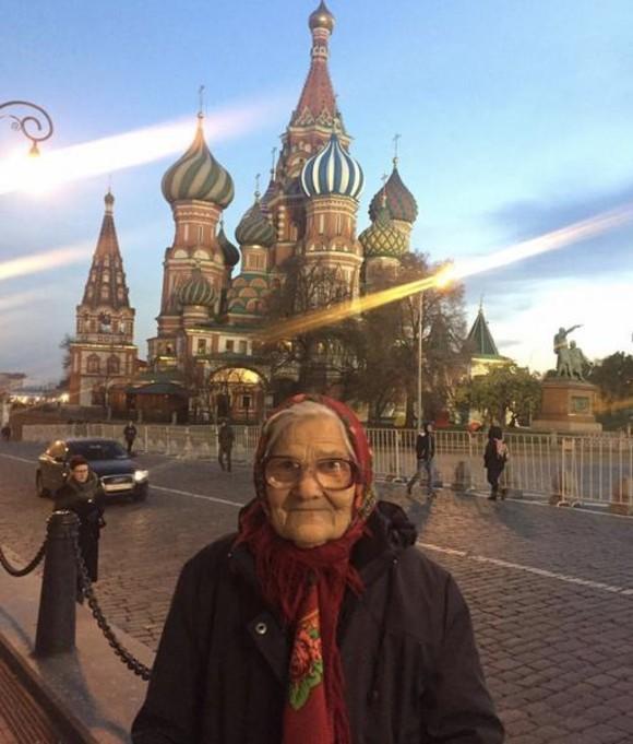 La 90 de ani, călătorește în toată lumea doar din banii de pensie 475567